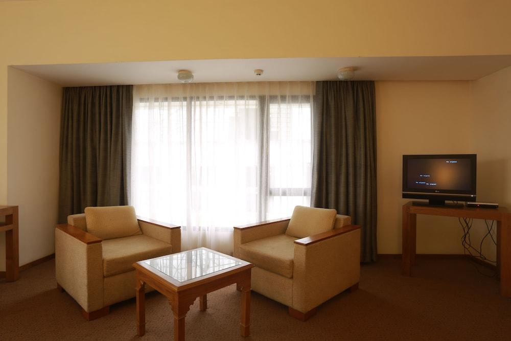 Hotel The Avenue Regent Kochi Exterior foto