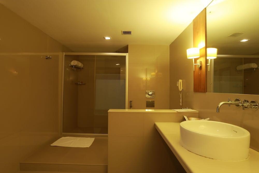 Hotel The Avenue Regent Kochi Exterior foto